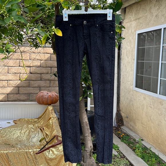 Rue21 snakeskin print skinny jeans 5/6 - Picture 2 of 8